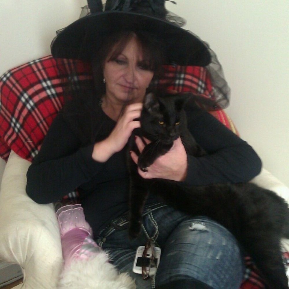 Hi I’m caterina welcome to my closet